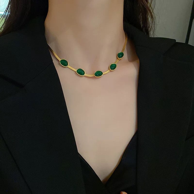 EmeraLuxe – Elegante Colección de Joyas de Gemas Verdes