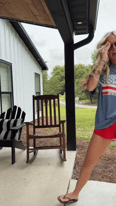 RedWhiteRebel – Camiseta con retazos de bandera estadounidense retro