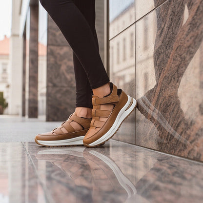 StrapLift — Zapatilla con plataforma y cierre de velcro