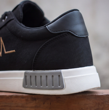Pulseway — Canvas Sneaker mit Herzschlag-Detail