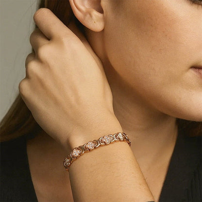 BloomGrace – Kupferarmband mit Blumen, eleganter Stil