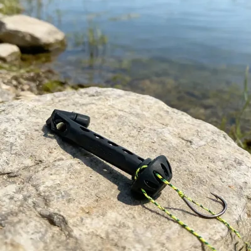 MagnaThread – Herramienta enhebradora magnética para pesca con mosca