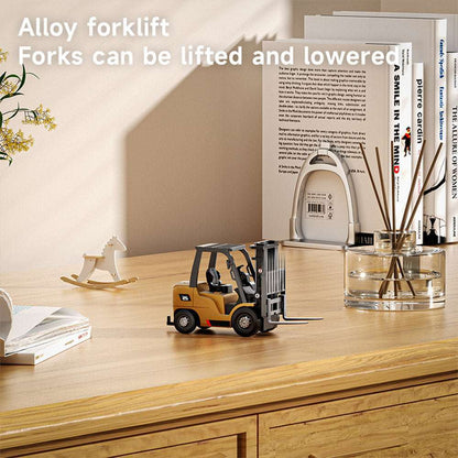 TitanMover – Mini montacargas de construcción RC de escritorio