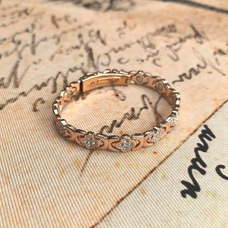 BloomGrace – Kupferarmband mit Blumen, eleganter Stil