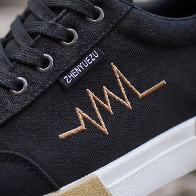 Pulseway — Canvas Sneaker mit Herzschlag-Detail