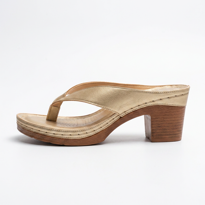 Brianna – Riemchensandalette mit Holzabsatz und perforiertem Fußbett