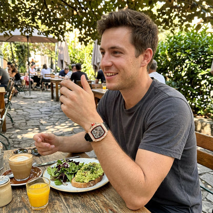LuxeSpark – Reloj con incrustaciones de pedrería