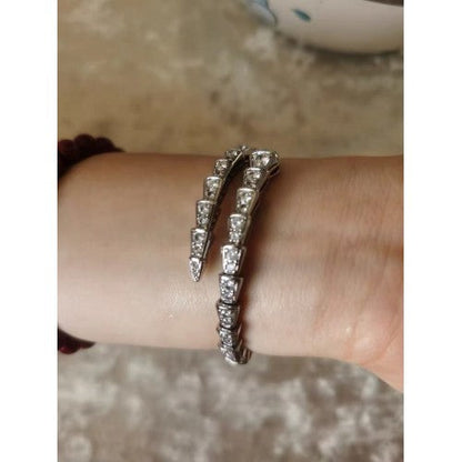 SerpentGlow – Pulsera de brazalete abierto con forma de serpiente de circonita