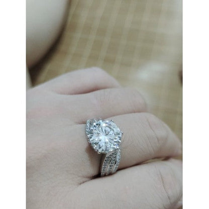 RomaBrilliance – Elegante Anillo de Moissanita de 5 Quilates