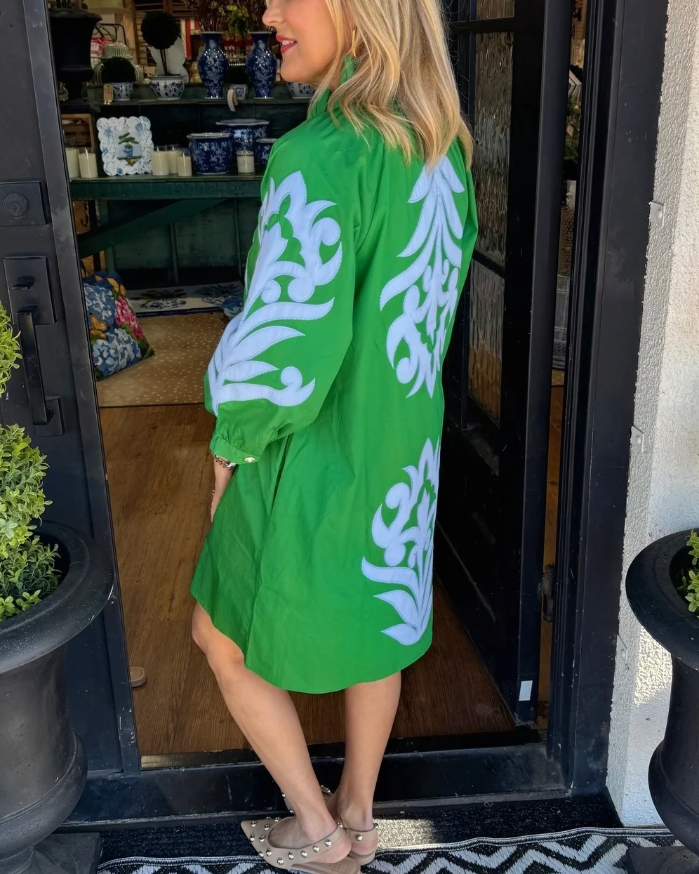 Veloura Chic – Vestido de elegancia natural
