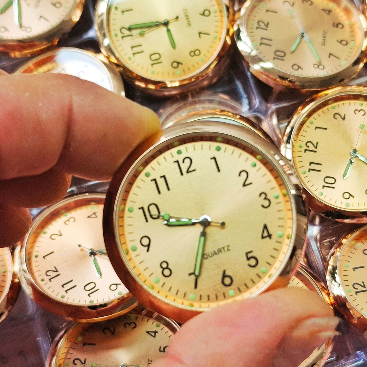 RetroTick – Decoración Luminosa de Mini Reloj Vintage