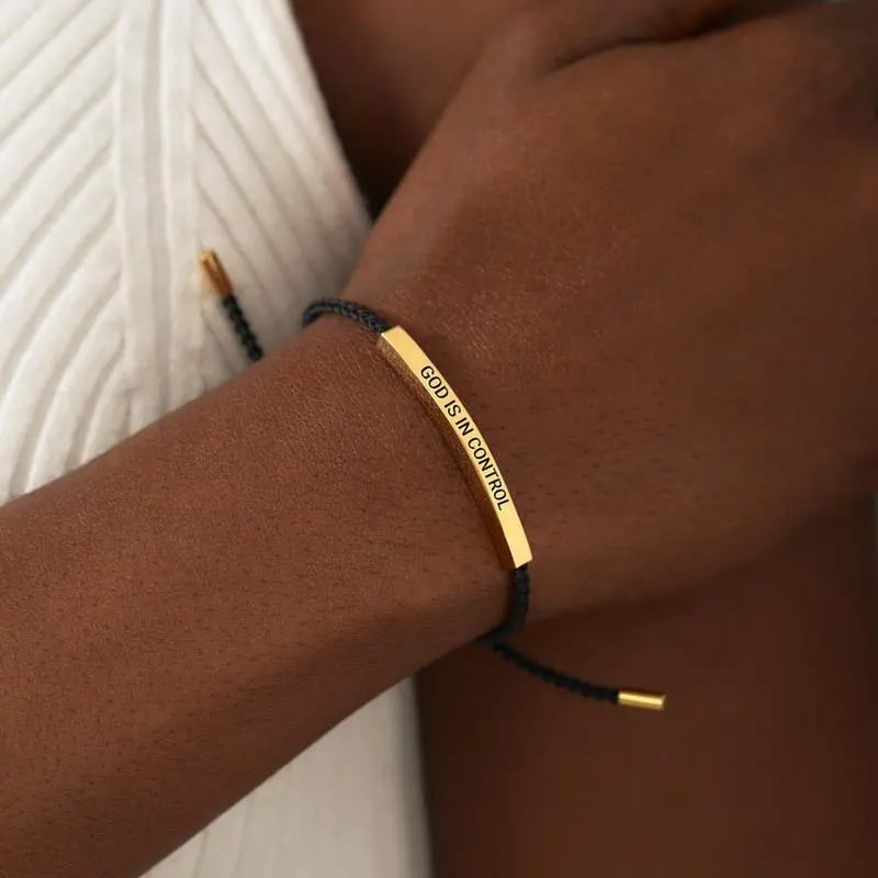 FaithAura – Inspire-Armband „Gott hat die Kontrolle“