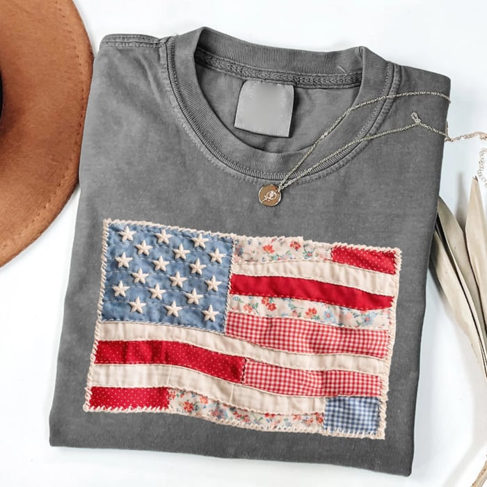 RedWhiteRebel – Camiseta con retazos de bandera estadounidense retro