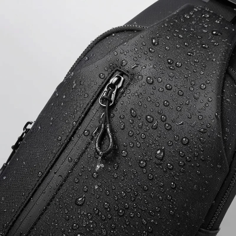Wasserdichte Umhängetasche mit USB-Anschluss - SyncPack™