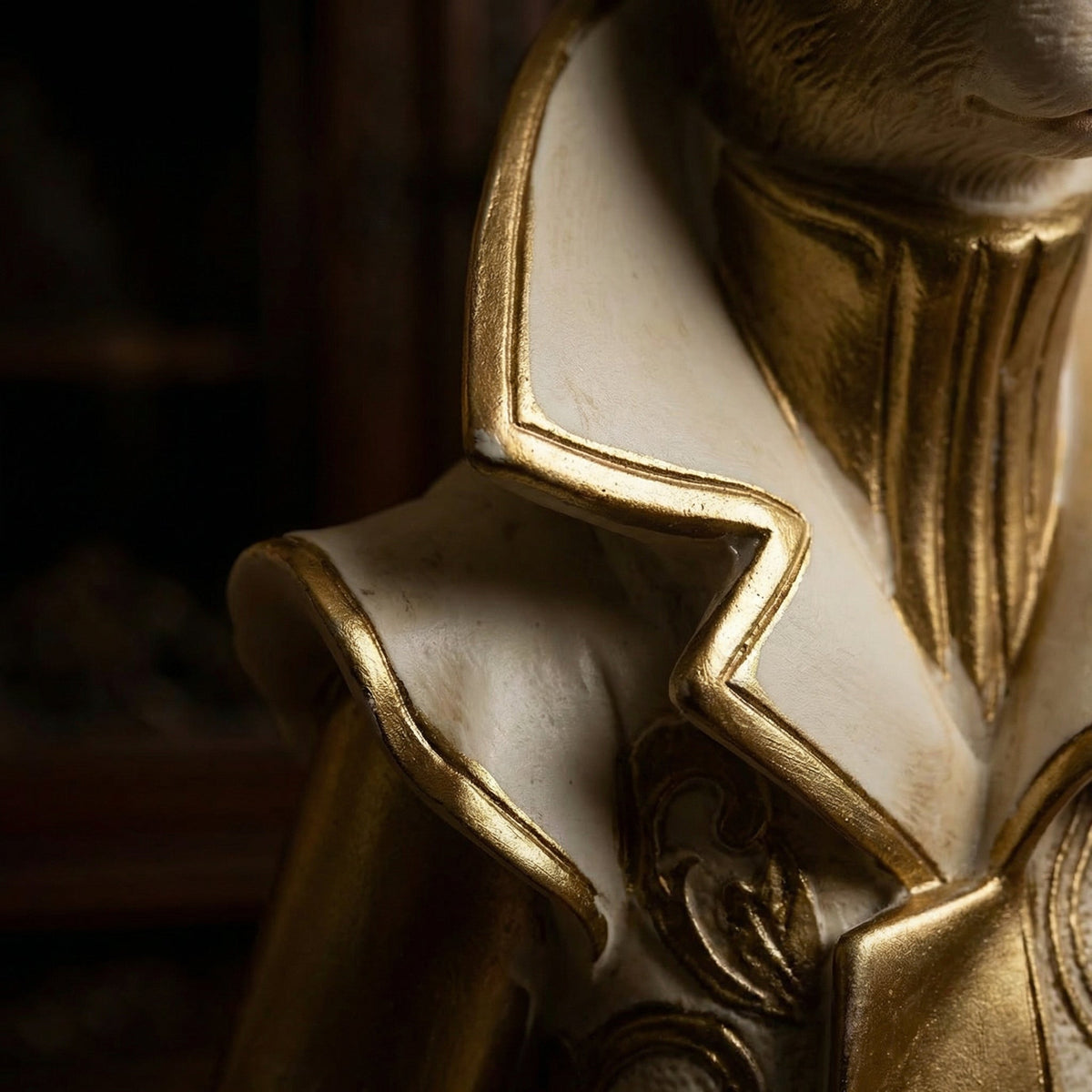 RoyalWhisk – Kaninchenfigur mit Goldrand