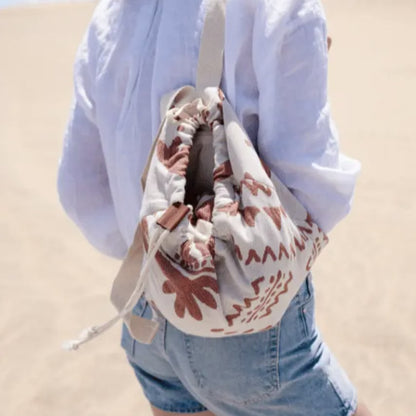 CoastCarry – Sandabweisender Handtuch-Rucksack für Strandtage