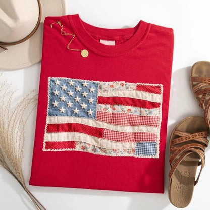 RedWhiteRebel – Camiseta con retazos de bandera estadounidense retro