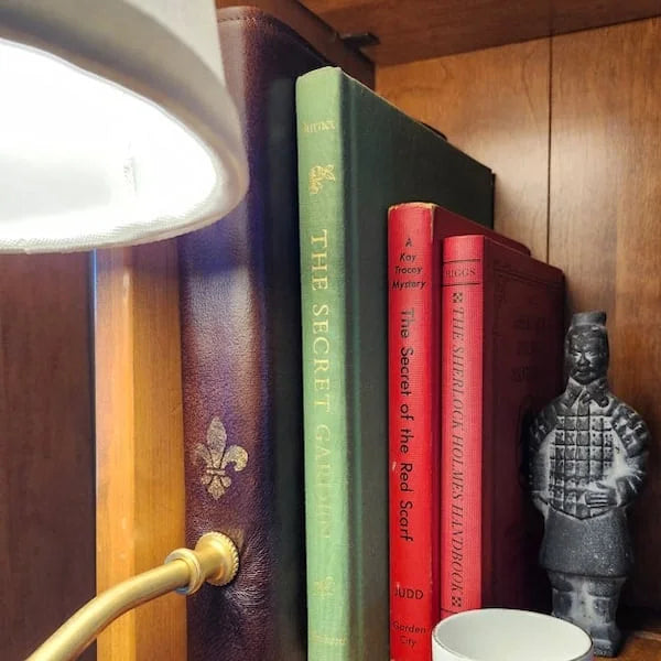 LitGlow – Lámpara de literatura clásica