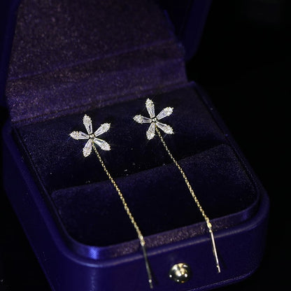 BloomSpark – Glänzende Diamantblumen-Ohrringe