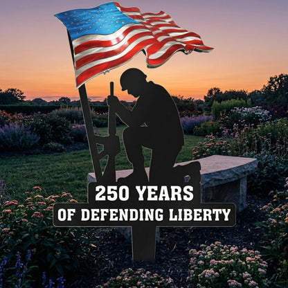 LibertyForge – 250 Años Defendiendo la Libertad Estaca de Jardín de Metal