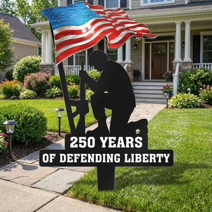 LibertyForge – 250 Años Defendiendo la Libertad Estaca de Jardín de Metal
