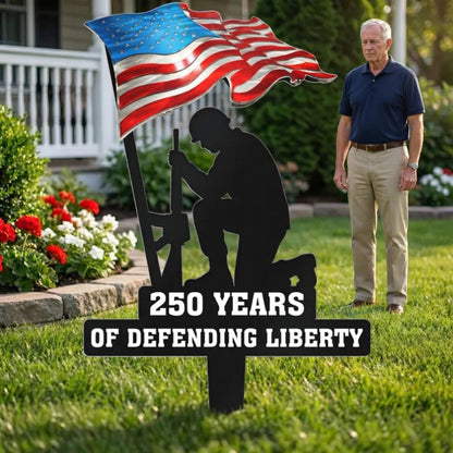 LibertyForge – 250 Años Defendiendo la Libertad Estaca de Jardín de Metal