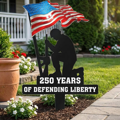 LibertyForge – 250 Años Defendiendo la Libertad Estaca de Jardín de Metal