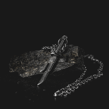 SpearVoid – Colgante Anime Lanza Invertida del Cielo