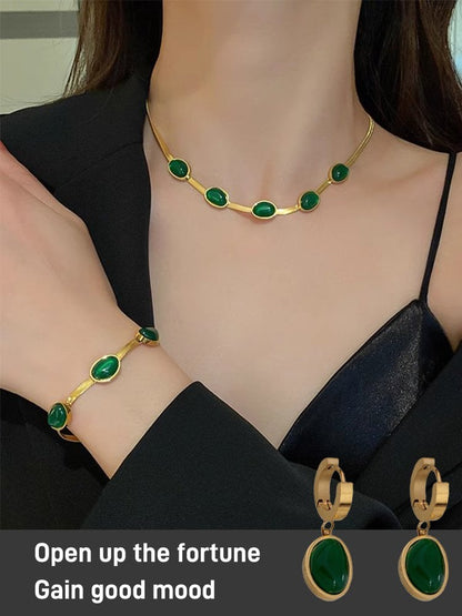 EmeraLuxe – Elegante Colección de Joyas de Gemas Verdes