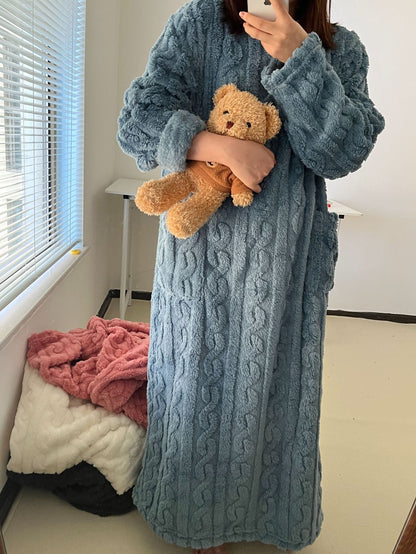 CozyLoom – Hausanzug aus Winter-Korallensamt