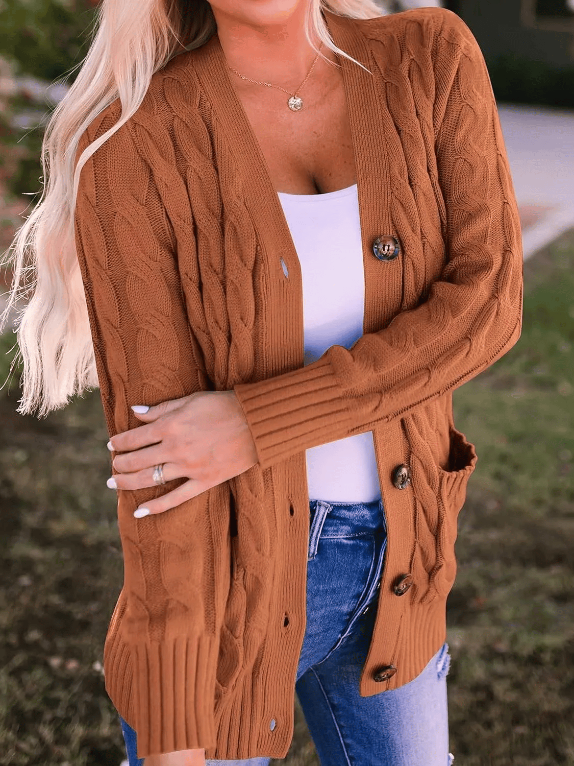Velora – Cárdigan elegante con botones