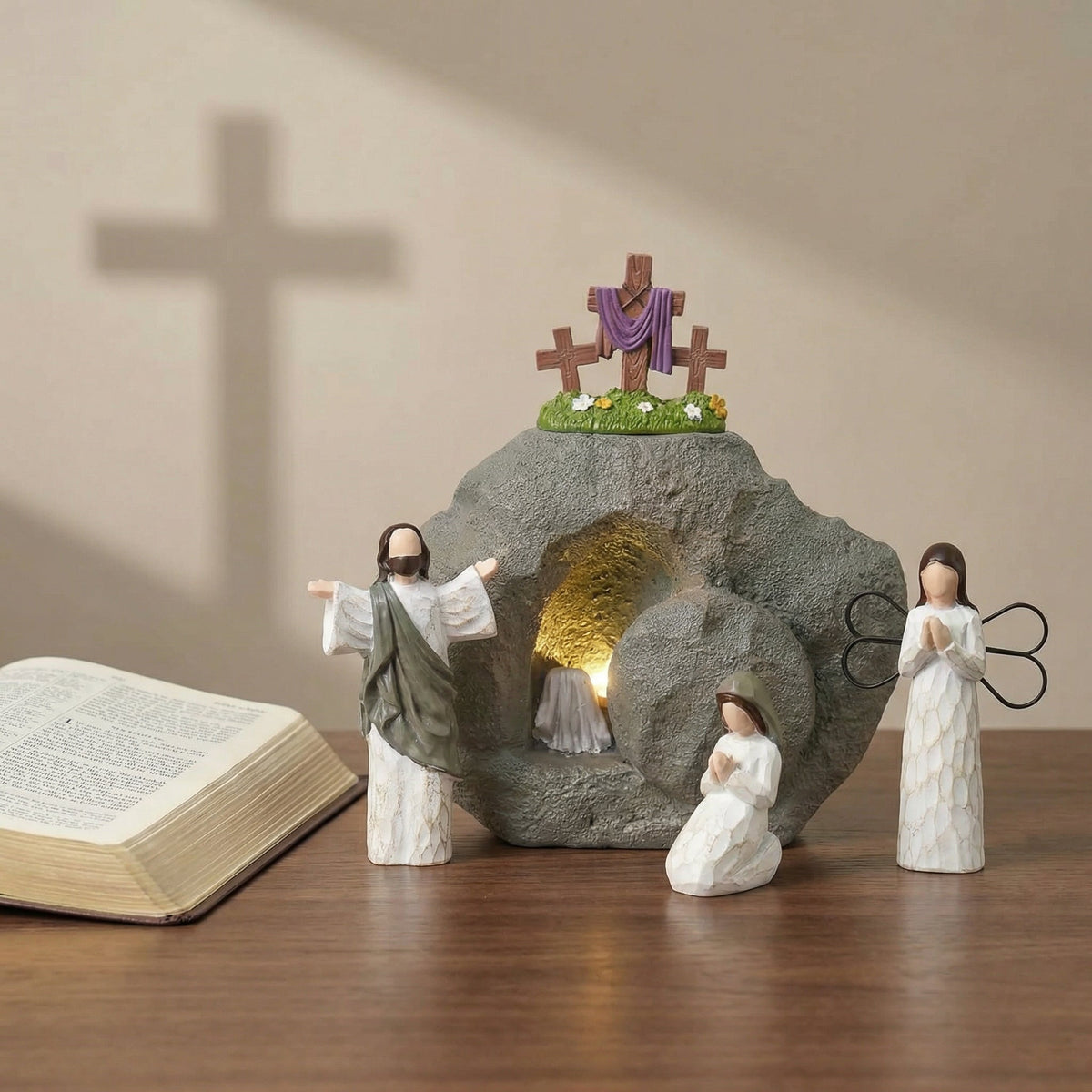 Escena de Pascua del Sepulcro Vacío con Luz de Resurrección