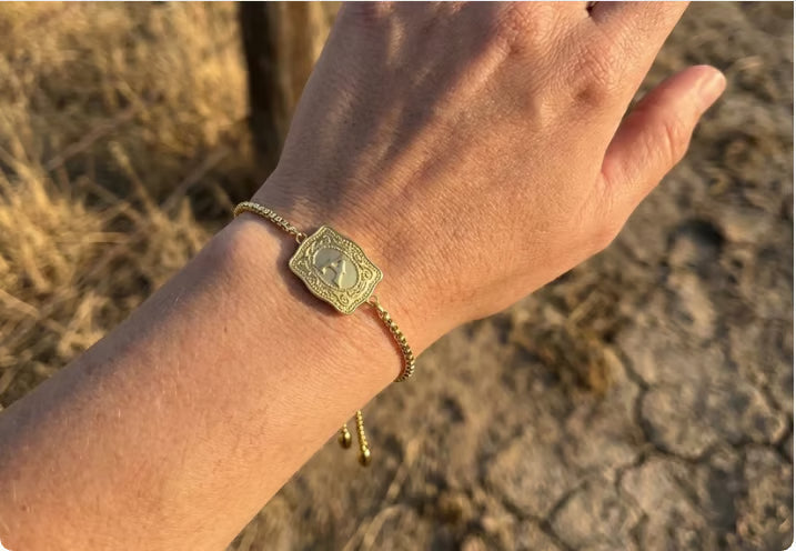 GlobeStyle – Pulsera Premium con Inicial Grabada en Relieve
