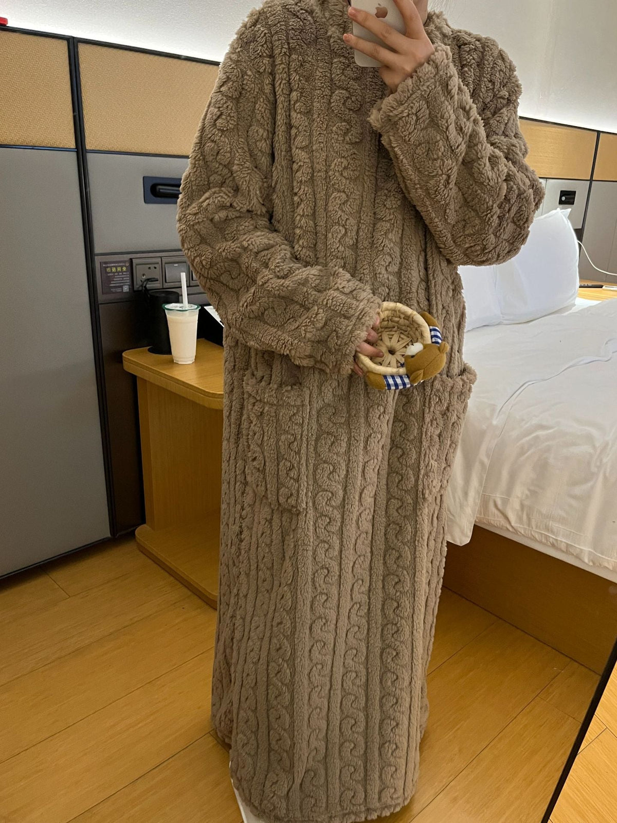 CozyLoom – Hausanzug aus Winter-Korallensamt