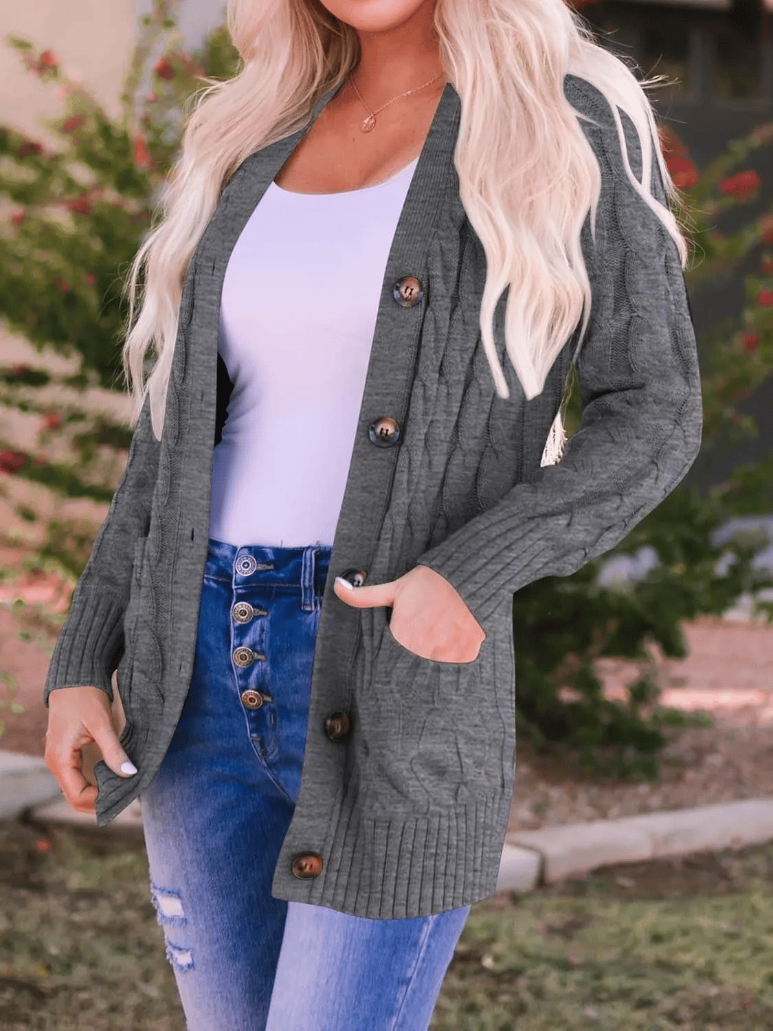 Velora – Cárdigan elegante con botones