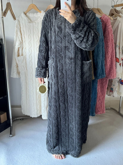 CozyLoom – Hausanzug aus Winter-Korallensamt