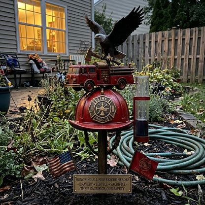 FireHonor – Estación pluviométrica Firefighter Tribute Garden