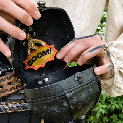ShadowFuse – Bolso Cruzado de Moda con Forma de Bomba Gótica