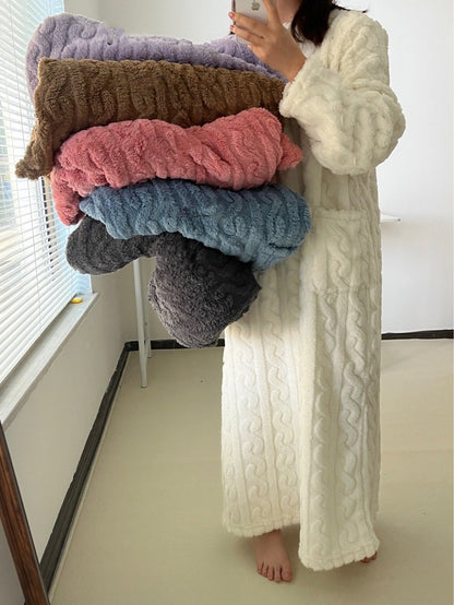 CozyLoom – Hausanzug aus Winter-Korallensamt