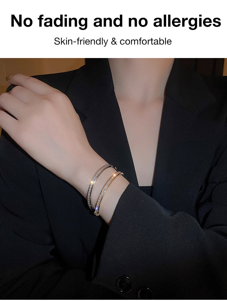 StarlightAura – Elegante Pulsera de Dijes