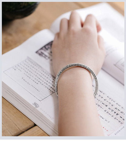 RuneLuxe – Pulsera inspirada en Tótem