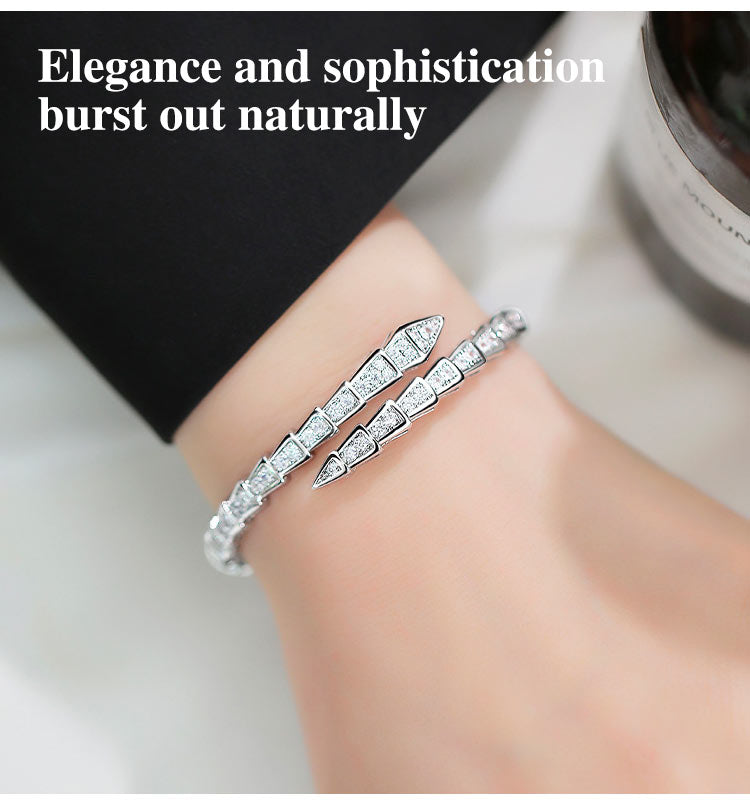 SerpentGlow – Pulsera de brazalete abierto con forma de serpiente de circonita