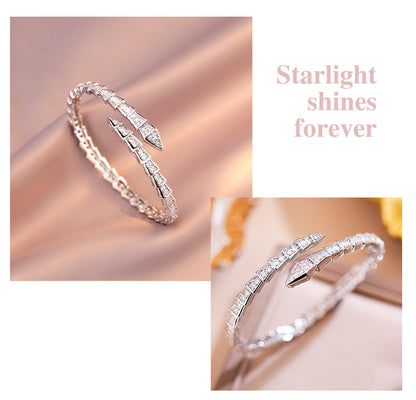 SerpentGlow – Pulsera de brazalete abierto con forma de serpiente de circonita
