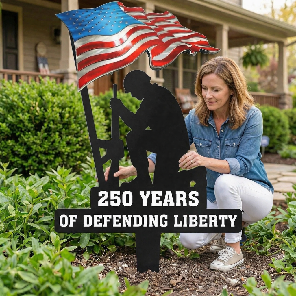 LibertyForge – 250 Años Defendiendo la Libertad Estaca de Jardín de Metal