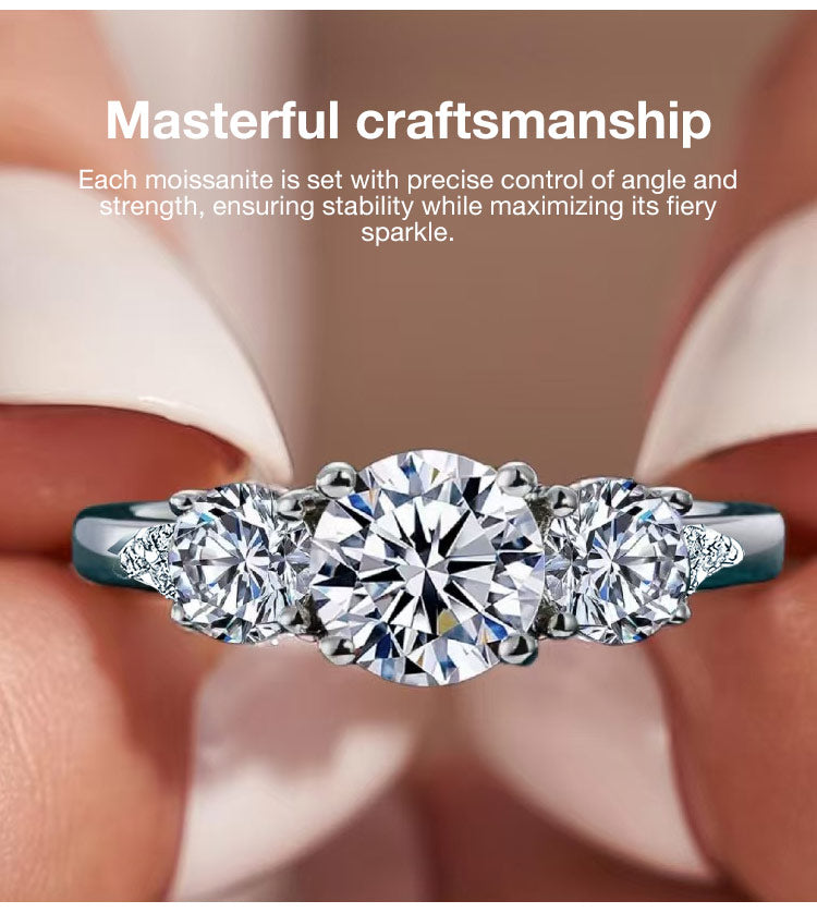 AuraTrio – Anillo de tres piedras con aspecto de diamante