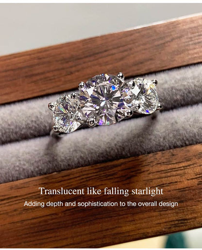 AuraTrio – Anillo de tres piedras con aspecto de diamante