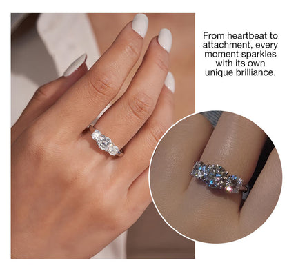AuraTrio – Anillo de tres piedras con aspecto de diamante