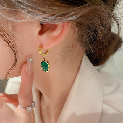 EmeraLuxe – Elegante Colección de Joyas de Gemas Verdes