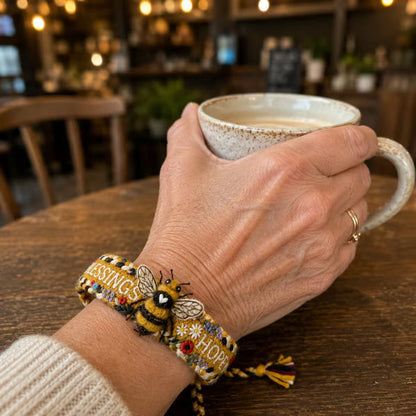 MeadowCharm – Kollektion handbestickter Armbänder