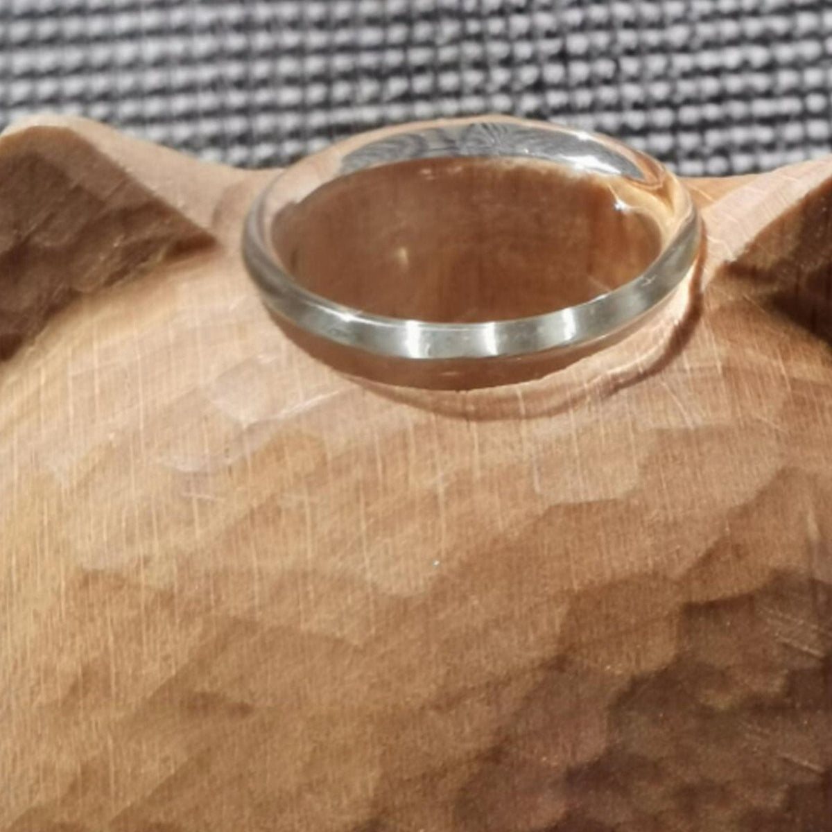 WoodWhisker – Handgefertigte Katzenvase aus Holz